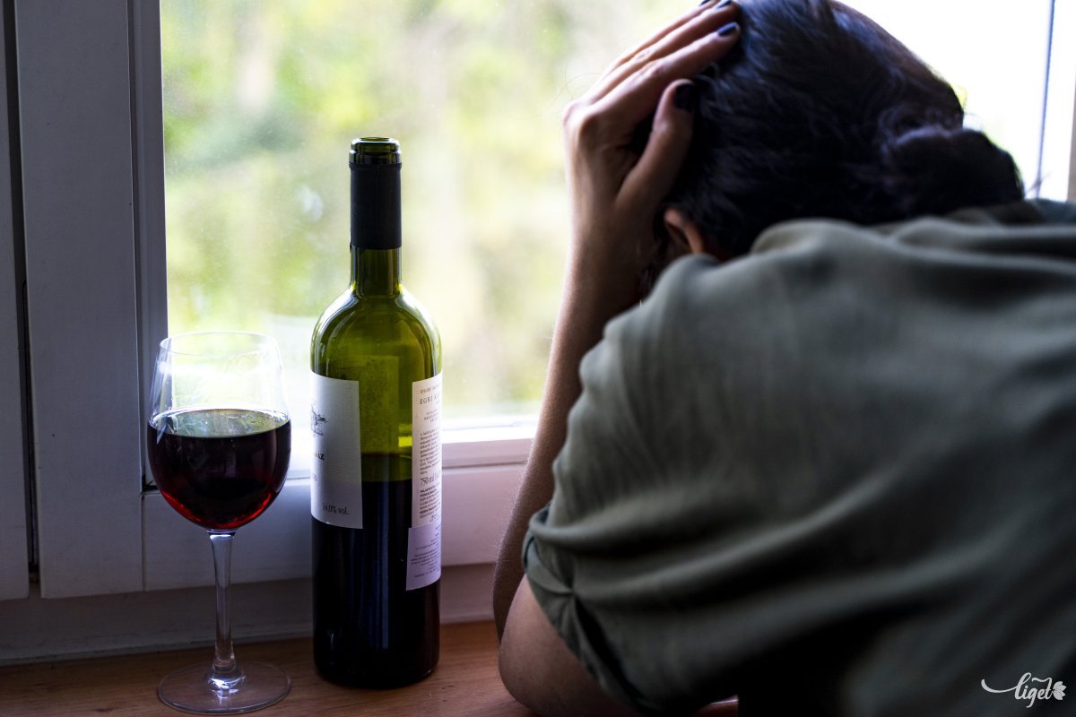 Több mint fejfájás. Az alkohol depressziót, szorongást, viselkedészavart, öngyilkossági hajlamot idézhet elő •  Fotó: Haáz Vince