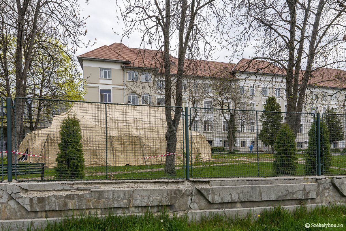 A Maros Megyei Klinikai kórház épülete, ahol koronavírusos betegeket kezelnek. &bullet;  Fotó: Haáz Vince