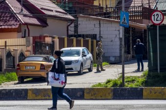 Elköltöztetik a balesetveszélyes átjárót