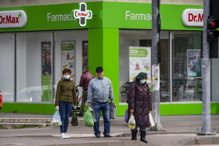 Hatvan önkéntes áll készen, hogy segítsen a vásárhelyi időseken