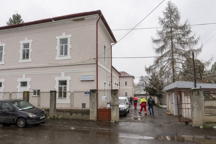 Elszökött a kórházból, kocsikázni ment a fertőzött férfi