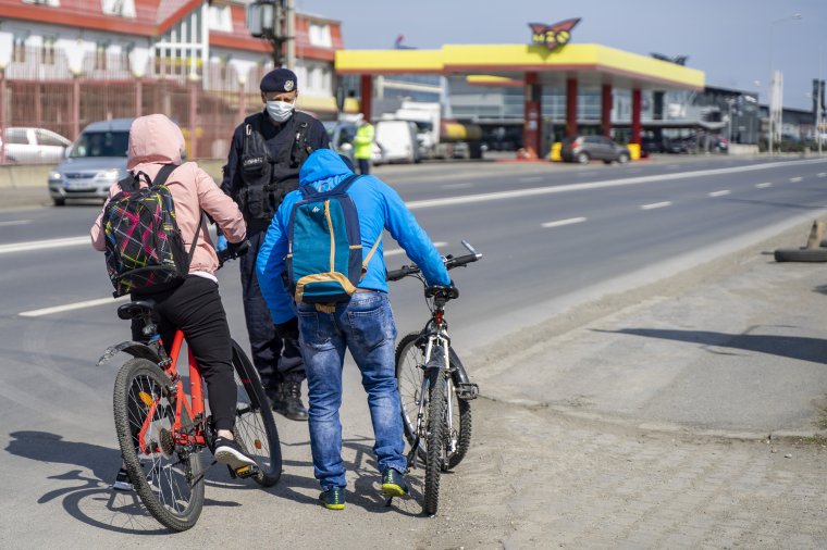 Felsrófolták a járvány elleni intézkedések be nem tartása esetén kiszabható bírságokat