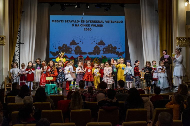 Kis tehetségek a bábszínház színpadán