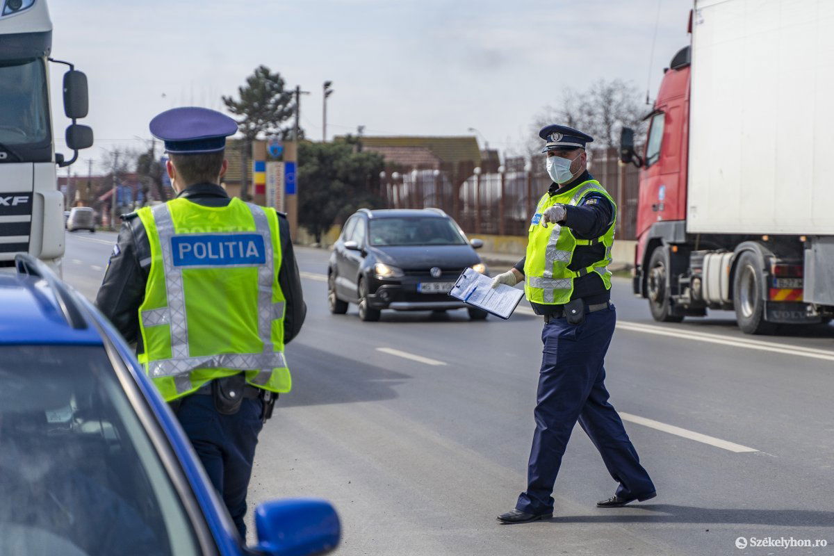 Az elmúlt 24 órában több mint nyolcezer bírságot róttak ki a kijárási tilalommal kapcsolatos szabályok megszegése miatt, összesen több mint 13 millió lej értékben •  Fotó: Haáz Vince