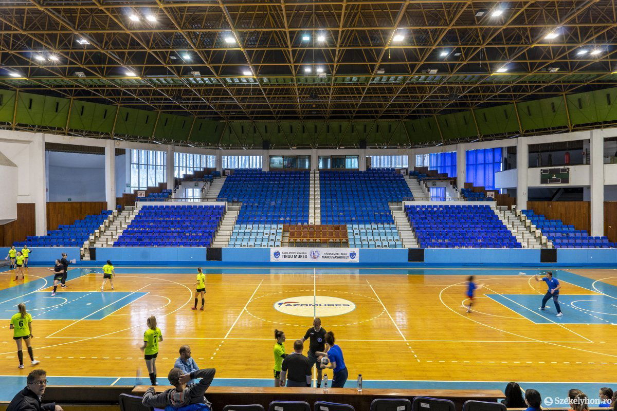 Üres lelátók. A koronavírus-járvány miatt a sportesemények nagy részét zárt kapuk mögött rendezik, vagy elhalasztják •  Fotó: Haáz Vince