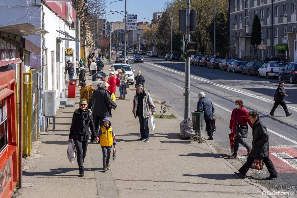 Szabadabban járhatunk a településeken a következő hónap közepétől. A többi enyhítést még megfontolják. Képünk illusztráció •  Fotó: Haáz Vince