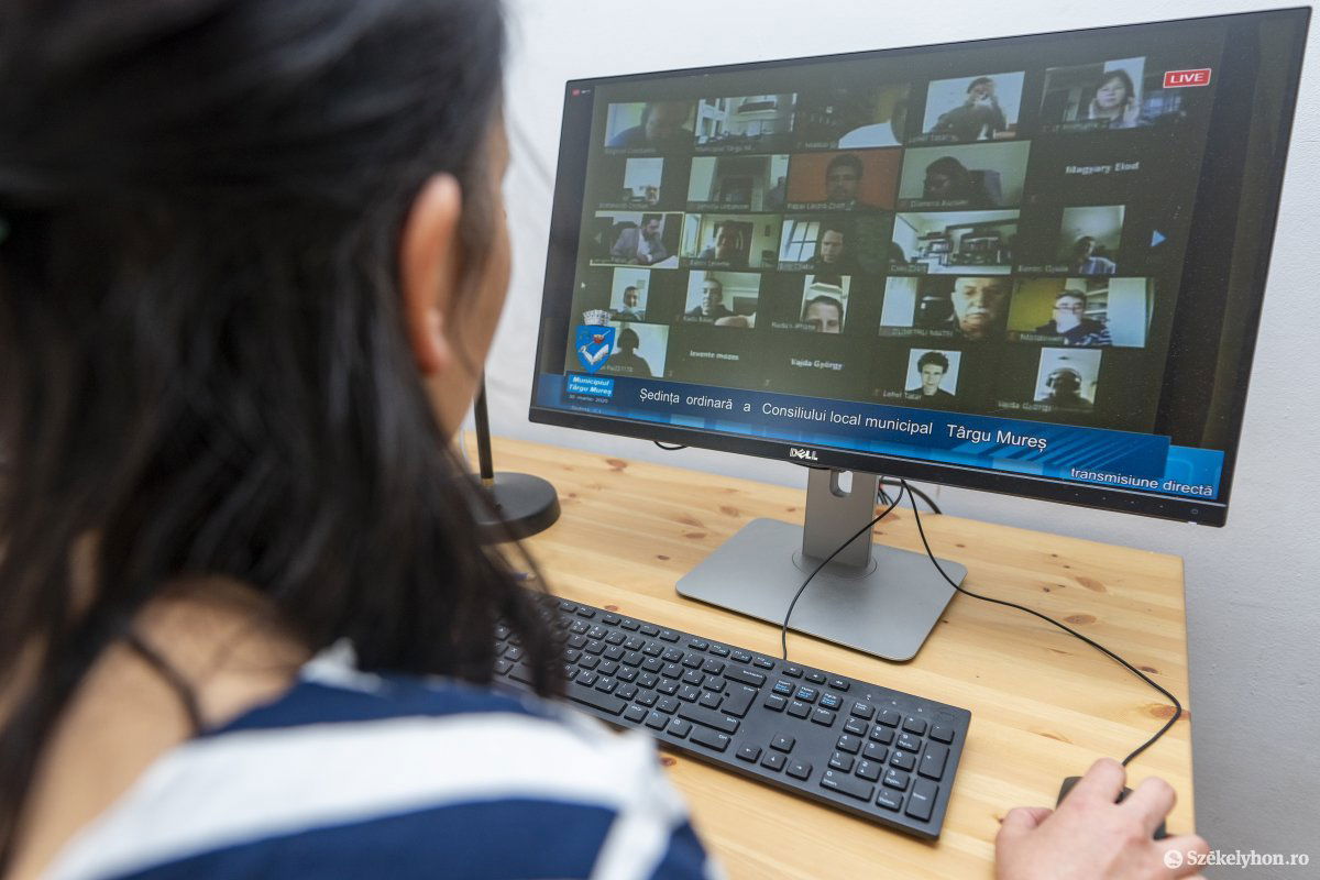 Online egyeztettek, vitáztak a tanácsosok •  Fotó: Haáz Vince
