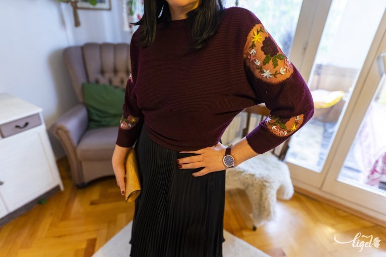 A-vonalú plisszírozott fekete szoknya, tuti befutó, ha vizuálisan keskenyebb csípőt akarunk •  Fotó: Haáz Vince