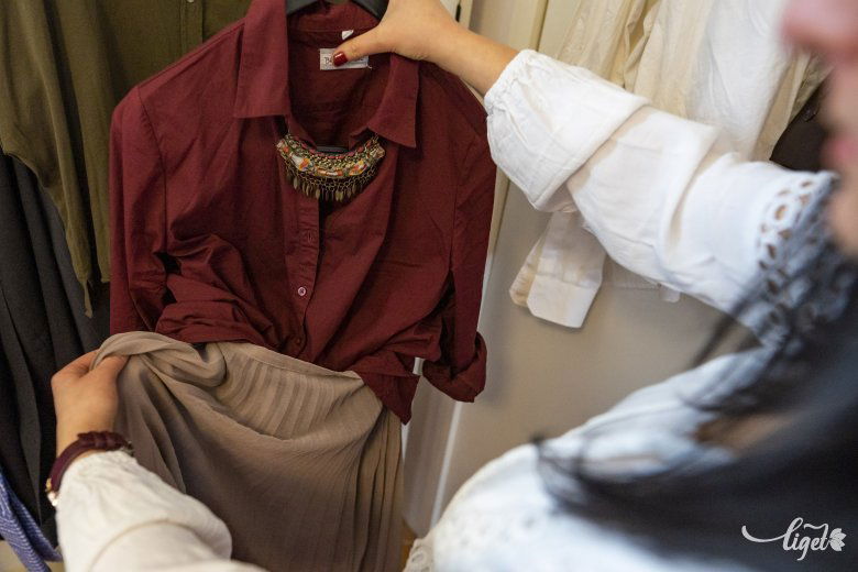 Borvörös, burgundi nyakékkel: odatereli a tekintetet •  Fotó: Haáz Vince