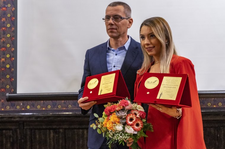 Kitüntették Szőcs Bernadette asztaliteniszezőt és Klosz Pétert, a triatlonszövetség elhunyt elnökét