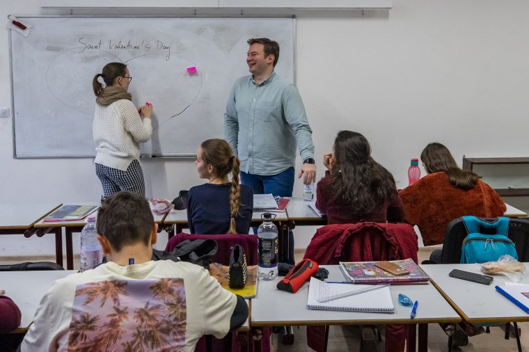A pedagógusok munkáját támogatnák két bruttó minimálbérrel