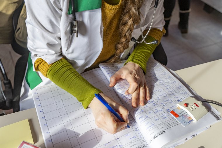 Veszélyes egészségügyi kártyás kísérlet – a betegek indokolatlanul hosszú időt töltenek a rendelőben az akadozó rendszer miatt