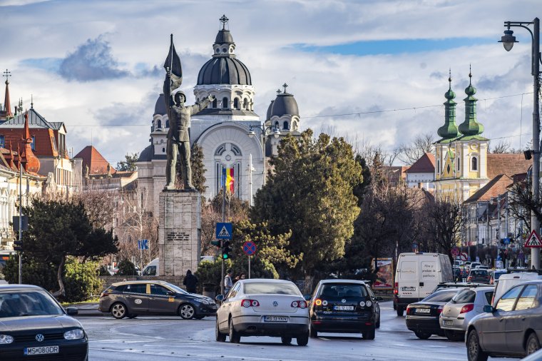 Sokan „nyugállományba” küldenék az ismeretlen katonát Marosvásárhely főteréről