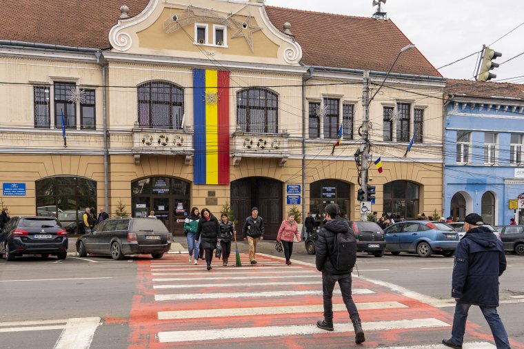 A polgármester karanténban, az alpolgármester kórházban