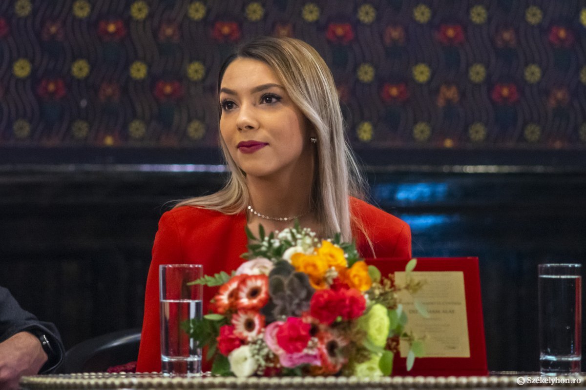 Szőcs Bernadette büszke marosvásárhelyi származására és arra, hogy szülővárosát képviseli •  Fotó: Haáz Vince