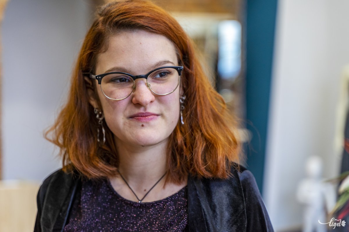 Kurjatkó Orsolya maga is dizájner és illusztrátor •  Fotó: Haáz Vince
