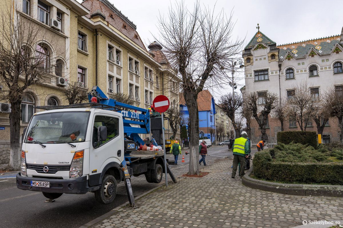 Kihasználták, hogy nincs hivatali idő, szombaton dolgoztak •  Fotó: Haáz Vince