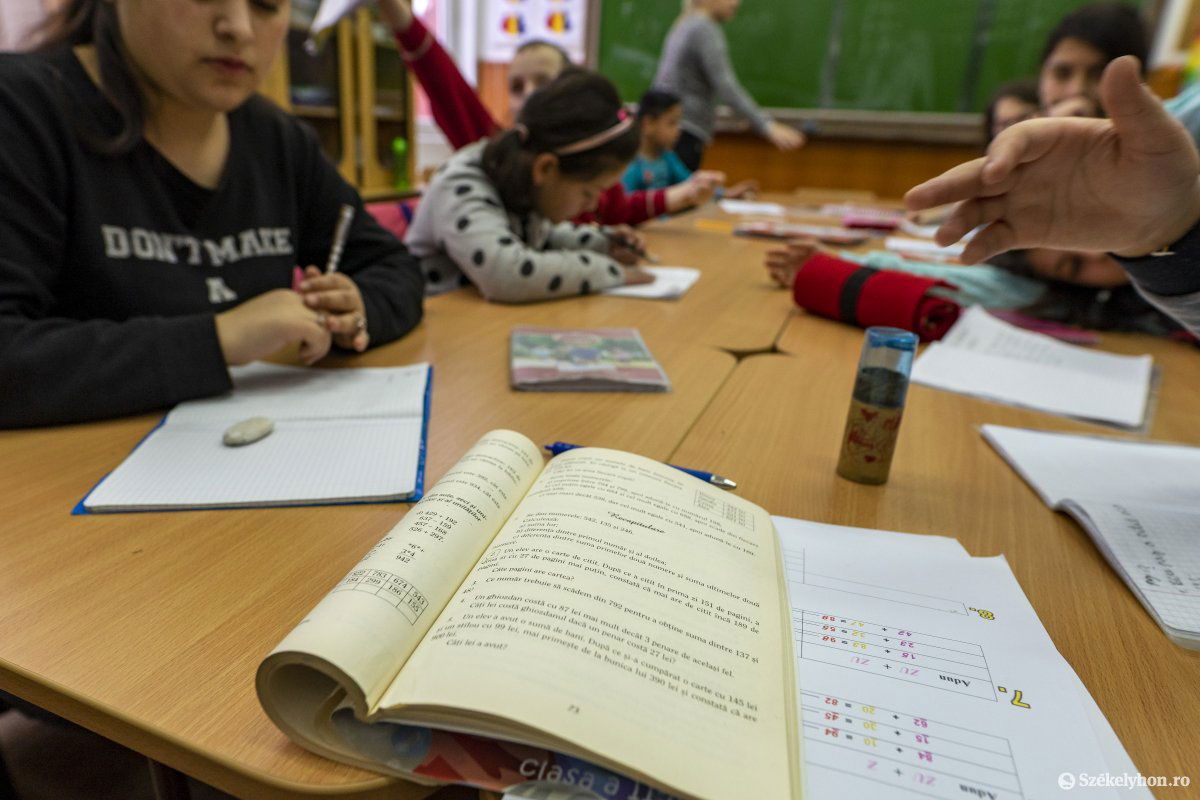 Magolás helyett megértés. A kisebbségi oktatást érintő egyik legfontosabb újdonság a román nyelv hatékonyabb oktatásra vonatkozik az új tanügyi törvénytervezetben •  Fotó: Haáz Vince