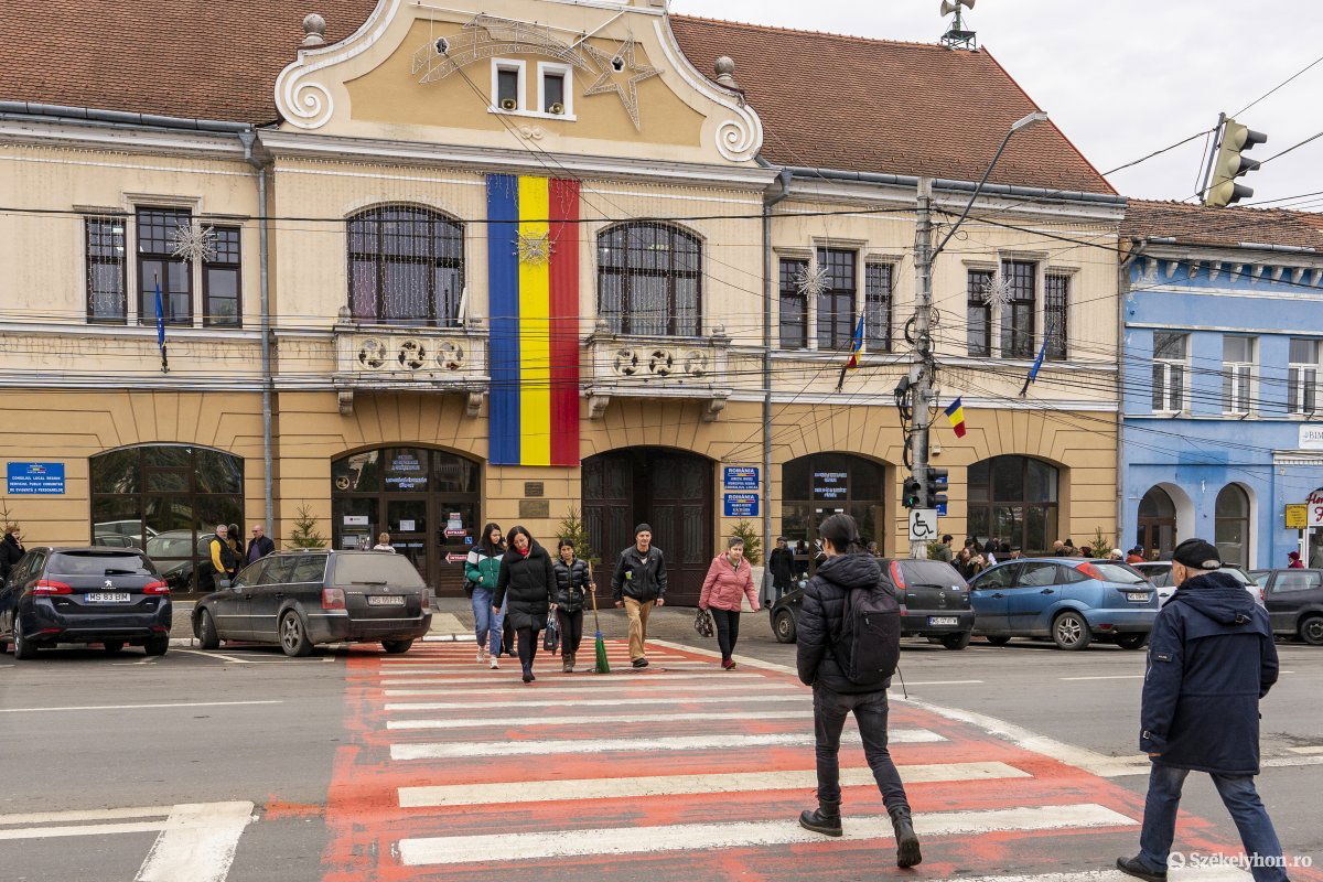 Jobb elkerülni egy ideig a szászrégeni polgármesteri hivatalt. Archív •  Fotó: Haáz Vince