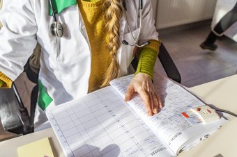 Mélyen belenyúl a háziorvosok zsebébe a minisztérium, tiltakoznak az érintettek