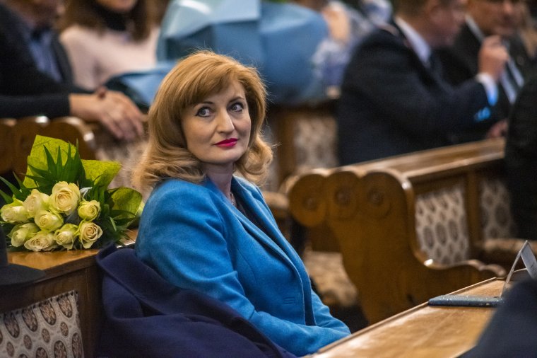 Médialincselés áldozata Theodora Benedek? – Bűnvádi feljelentésre készül az egészségügyi minisztérium