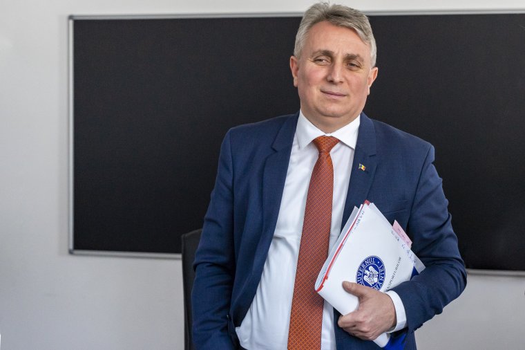 Az USR Lucian Bode belügyminiszter lemondását követeli a plágium-botránya miatt