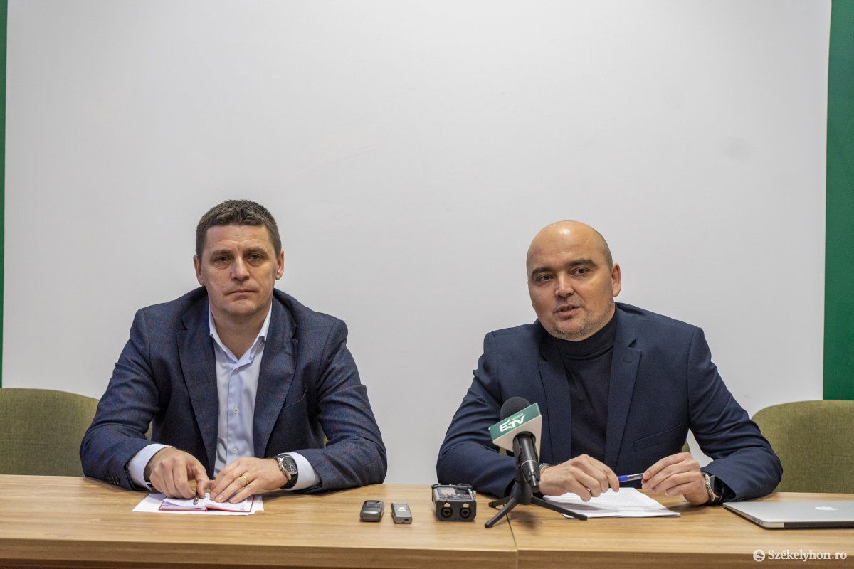 Ők újrázhatnak szenátorként: Császár Károly és Novák Zoltán •  Fotó: Haáz Vince