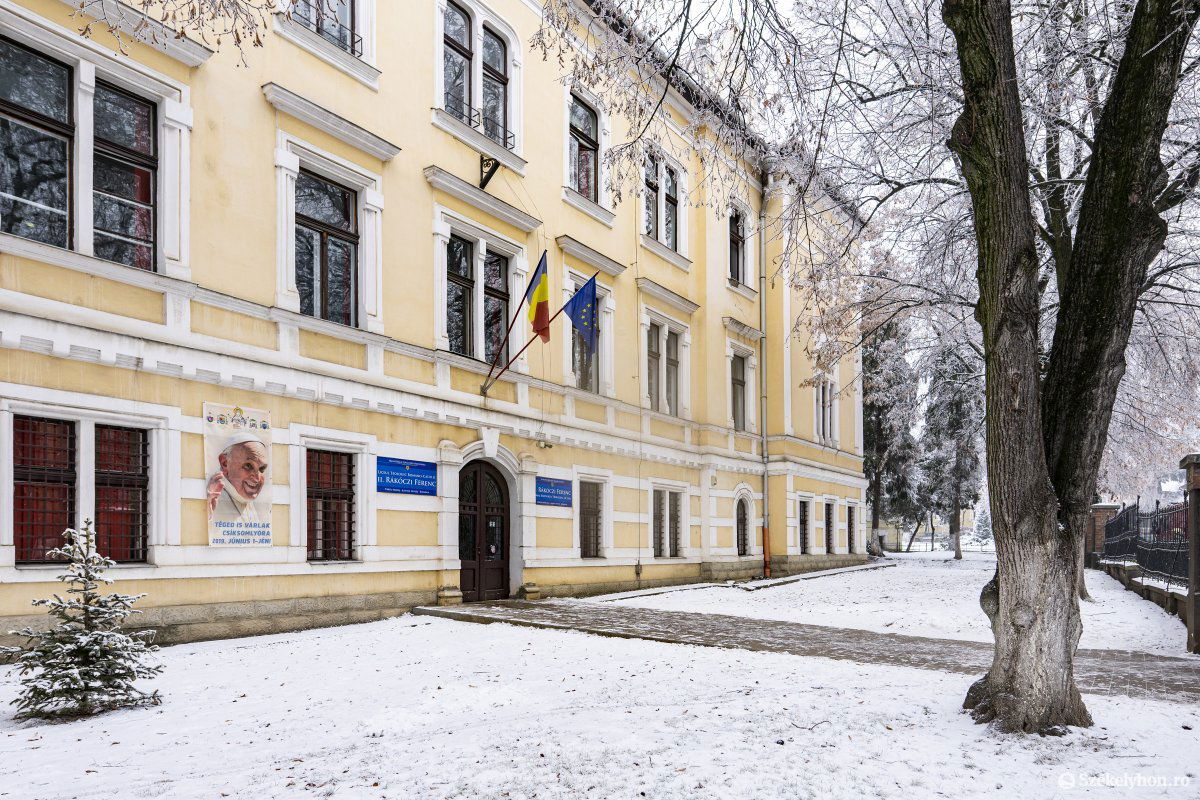 Újabb bírósági eljárás előtt a katolikus iskola ügye •  Fotó: Haáz Vince