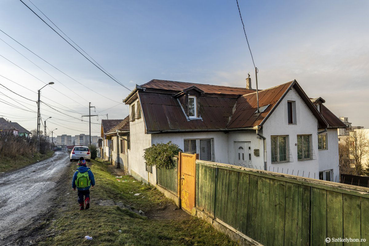 Minden gyereknek joga van a tanuláshoz. Az iskolai mediátornak fő feladata ezt megértetni a szülőkkel, iskolával •  Fotó: Haáz Vince