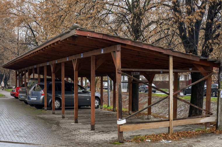 Itt az idő: meg kell újítani a fedett parkolóhelyek használatáról kötött szerződéseket