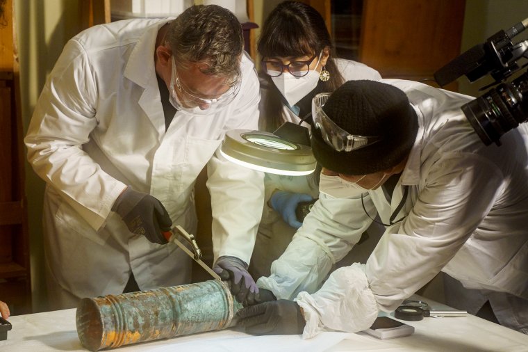 Felnyitották a Református Kollégium 1908-ban elhelyezett időkapszuláját