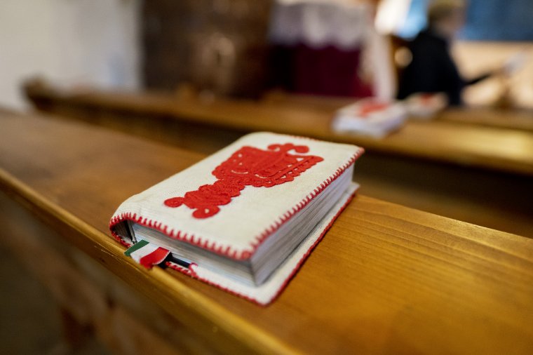 „Érik” a Covid-igazolvány törvénye, felmentést kérnek az egyházak