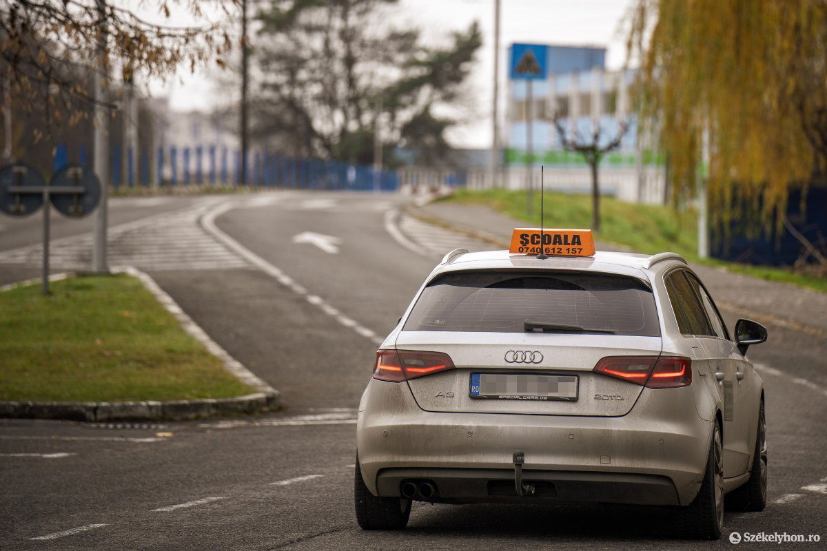 Minél többet tanul, gyakorol egy gépkocsivezető, annál biztonságosabban vezet •  Fotó: Haáz Vince