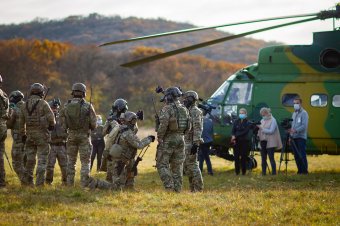 Ezzel magyarázza Nicușor Dan, hogy amerikai katonákat vonnak ki Romániából