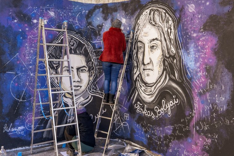 Neves személyiségek portréit festették fel a marosvásárhelyi tömbházfalakra, de nem mindenki örül ennek