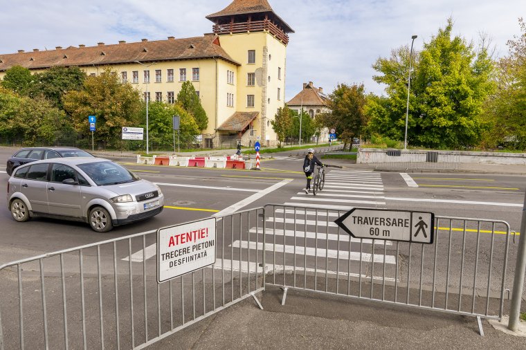 A hétvégére megszüntették az átjárót, aztán mindent visszavontak