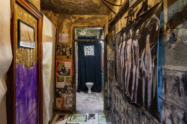 Közvécéből kiállítóterem