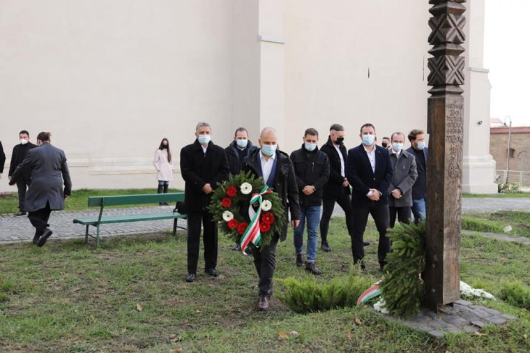 A vártemplomi kopjafánál emlékeztek Marosvásárhelyen
