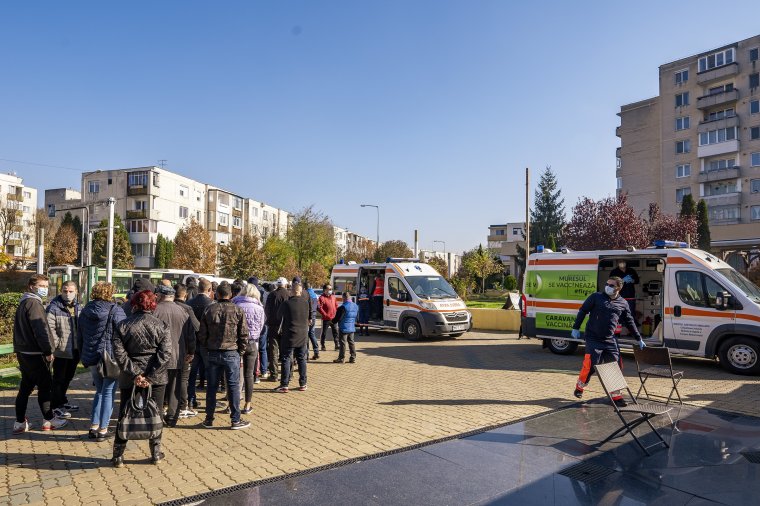 Gyorsítja a negyedik hullám lefolyását, életeket ment a növekvő oltakozási kedv