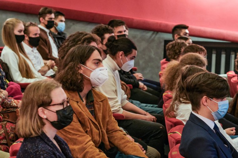 Csak a Covid-igazolványt felmutató diákokat engednék be az egyetemekre a rektorok
