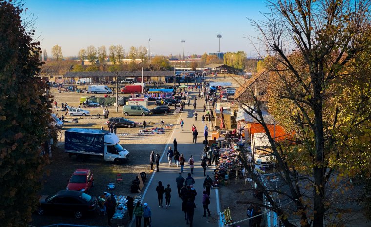 Érdekes helyzet: az Oroszpiacon a vevő kevés, míg az ószeren az árus