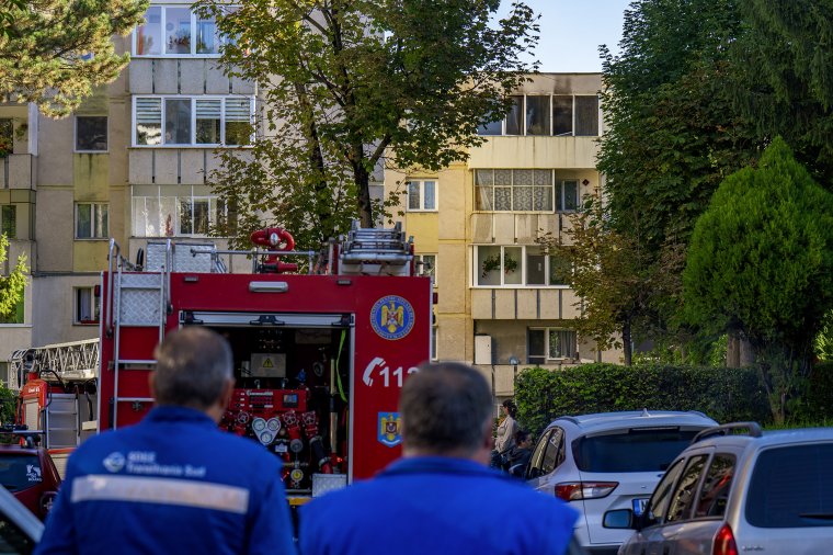 Égő cigaretta miatt gyulladhatott ki egy parkoló autó