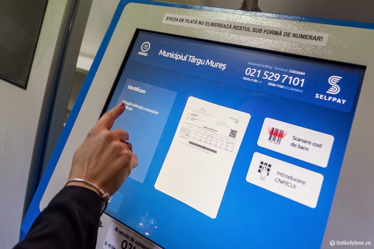 Marosvásárhelyen ebből a célból kihelyezett terminálokon is lehet törleszteni a helyi adókat és illetékeket •  Fotó: Haáz Vince