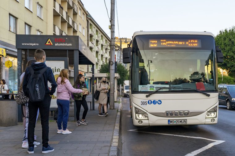 Ingyenes iskolabuszokkal a forgalmi dugók ellen – Erdélyi illetékesek szerint már „csak” járművek kellenek