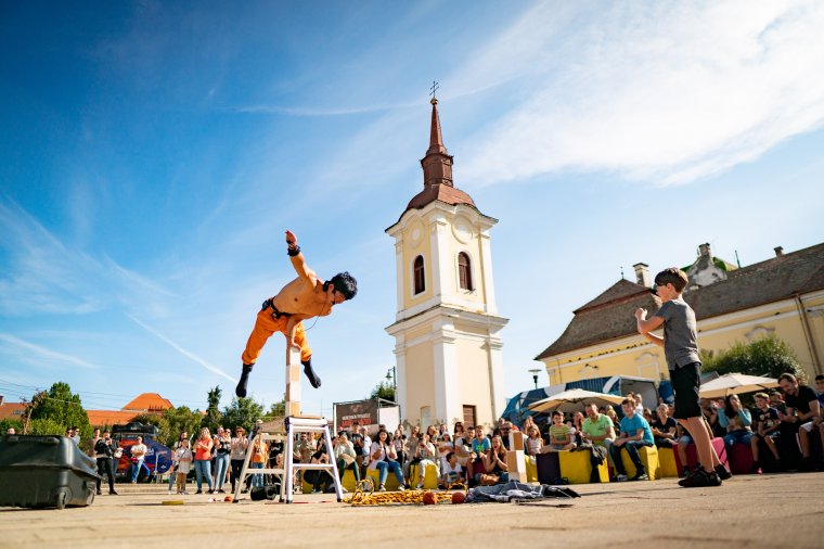 Zsongás és zene Marosvásárhely utcáin