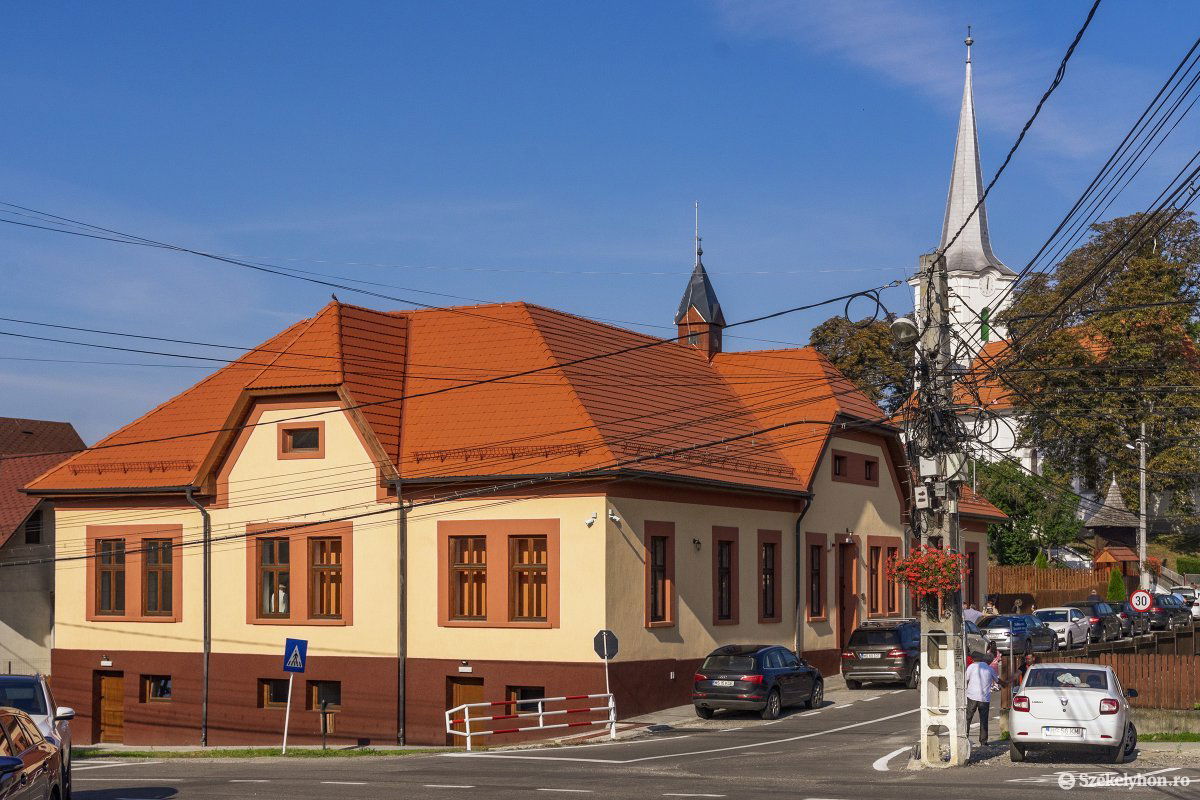 A legmagasabb épület továbbra is a templomtorony •  Fotó: Haáz Vince
