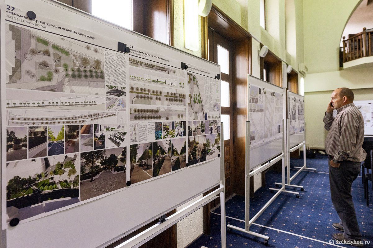 A pályázatra beérkezett terveket hamarosan a lakosság is tanulmányozhatja &bullet;  Fotó: Haáz Vince