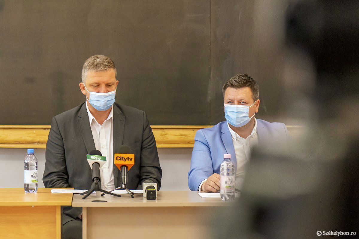 Cél, hogy évente két iskolaépületet is teljesen felújítsanak Marosvásárhelyen – hangzott el a sajtótájékoztatón •  Fotó: Haáz Vince