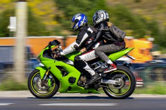 Hatályba lépett az új szabály, szó szerint könnyebb lesz motorozni