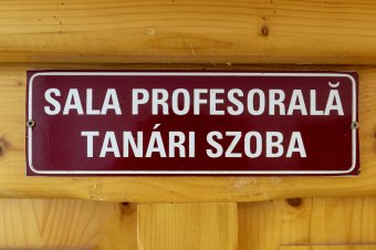 Lassan „elfogynak” a forradalom előtt végzett tanárok, nagy béremelést sürgetnek a kezdő pedagógusoknak